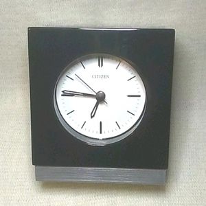 NWT WORKPLACE COLLECTION BLACK AND SILVER CLOCK